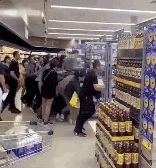 到底谁在澳洲抢奶？代购，黄牛，媒体已经分不清了