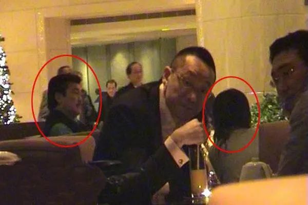 叶童和赵雅芝30年演唱会一同鞠躬,赵雅芝入驻抖音叶童留言