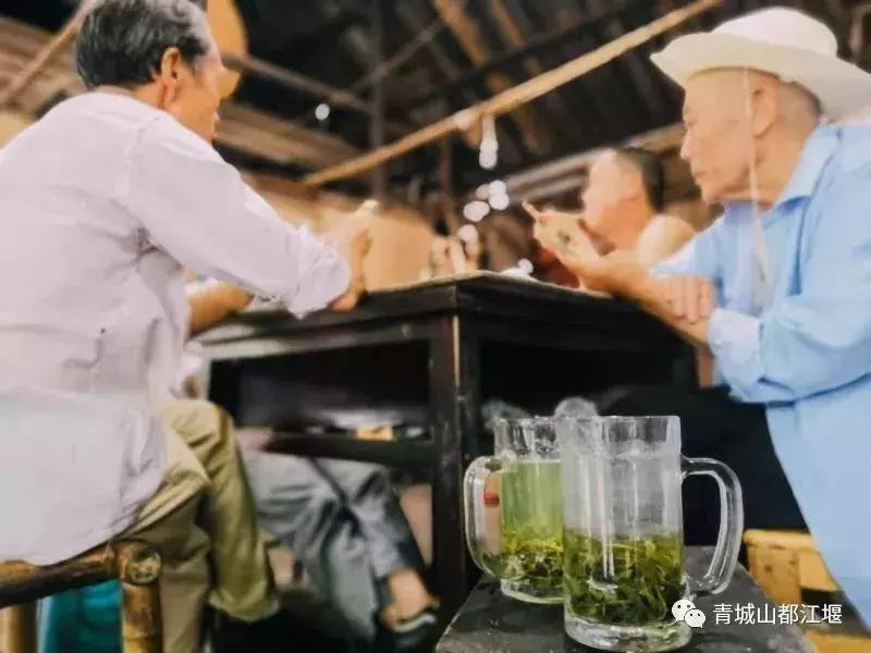 拒绝“人从众”！这个国庆必须到都江堰耍个“懒”，老街茶房、泥塑木作、古园书屋，快来享受你的小闲趣~