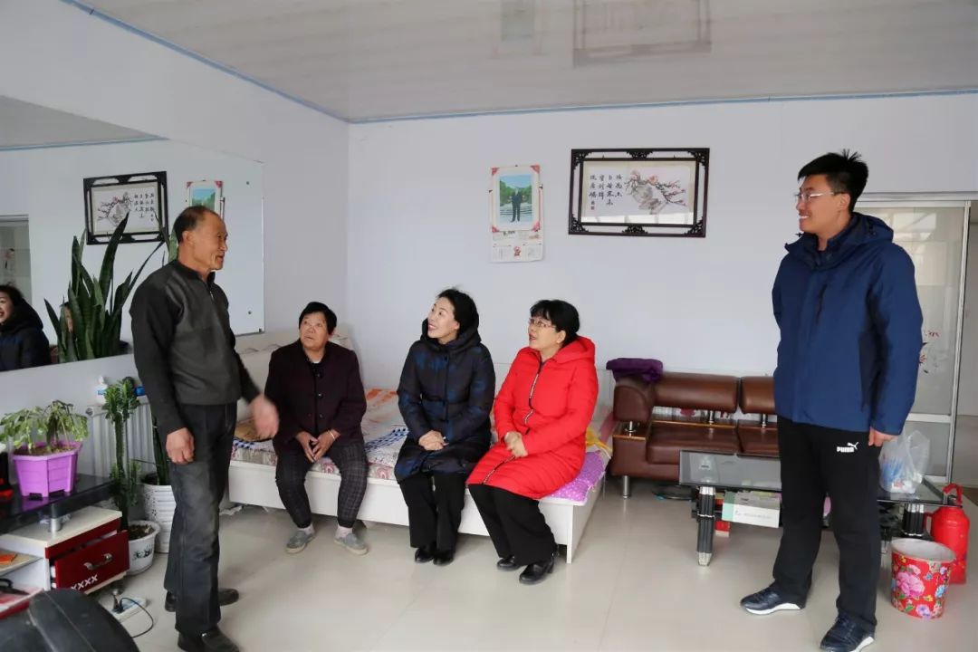 市妇联慰问基层妇联干部,妇联巾帼慰问活动