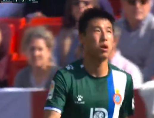 武磊单刀立柱横梁错失进球,武磊失误停球完整版