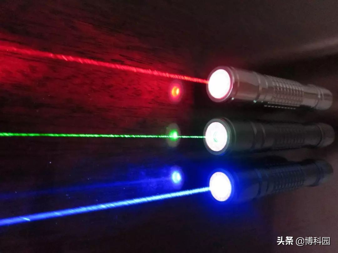 完美的光源！完全吸收某种颜色的光，随机反激光器