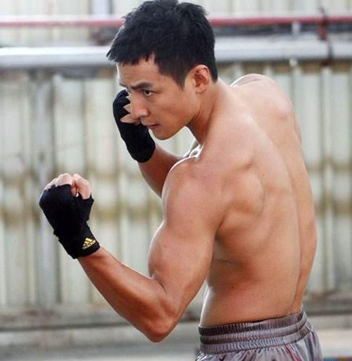 健身吴彦祖腹肌展示,吴彦祖健身恢复6块腹肌