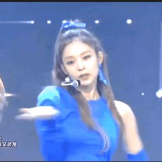 上万元的大牌衣服说剪就剪，这些明星的造型师还没被拉黑？