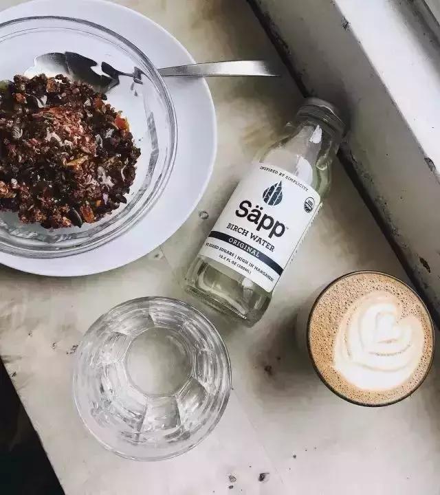 Hrein ást植序有话说：含糖量只有1%的网红桦树水你尝过没？