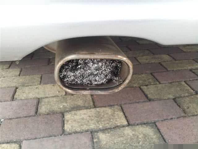 多次年检未通过，找来黄牛200一次就过，工作人员解释绝了