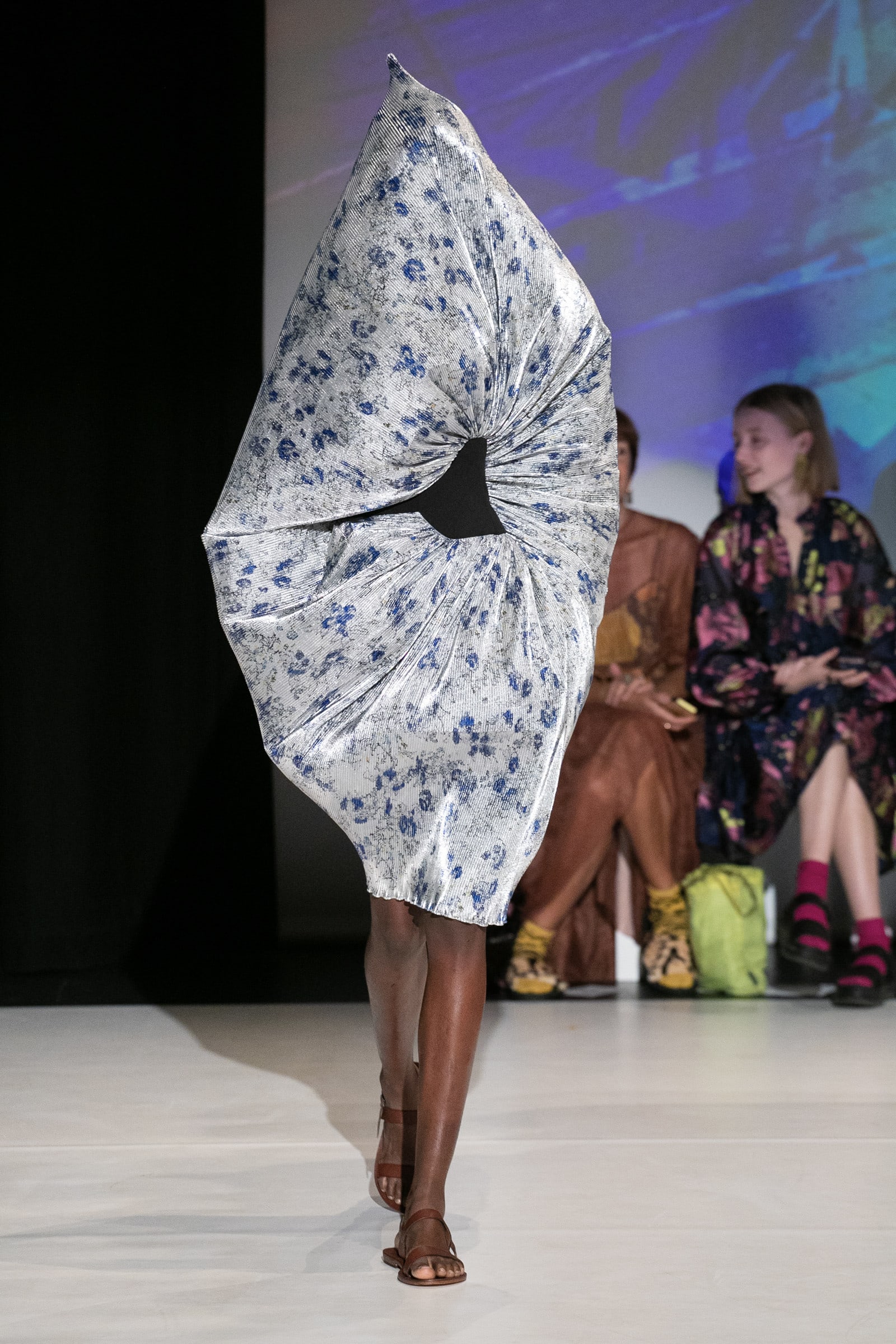 盘点四大时装周那些看不懂的奇葩设计，这15个品牌谁才是一号怪咖