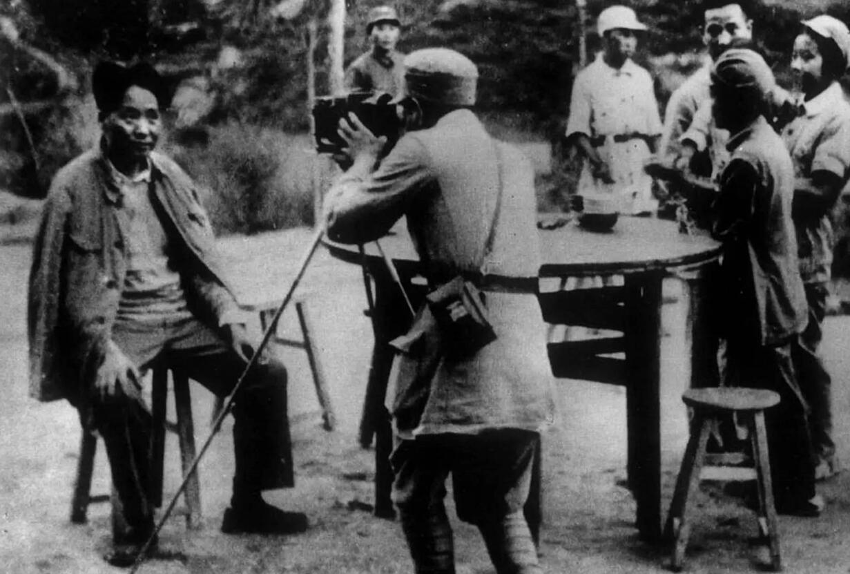 毛*东泽**生平的第三个座右铭,知道的人不多,是位革命先烈送他的诗