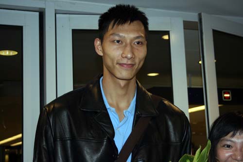 易建联高考时有多火,16岁易建联是学霸