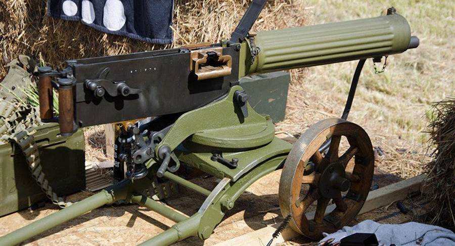 马克沁重机枪苏军扫射德军,二战重型机枪打击视频