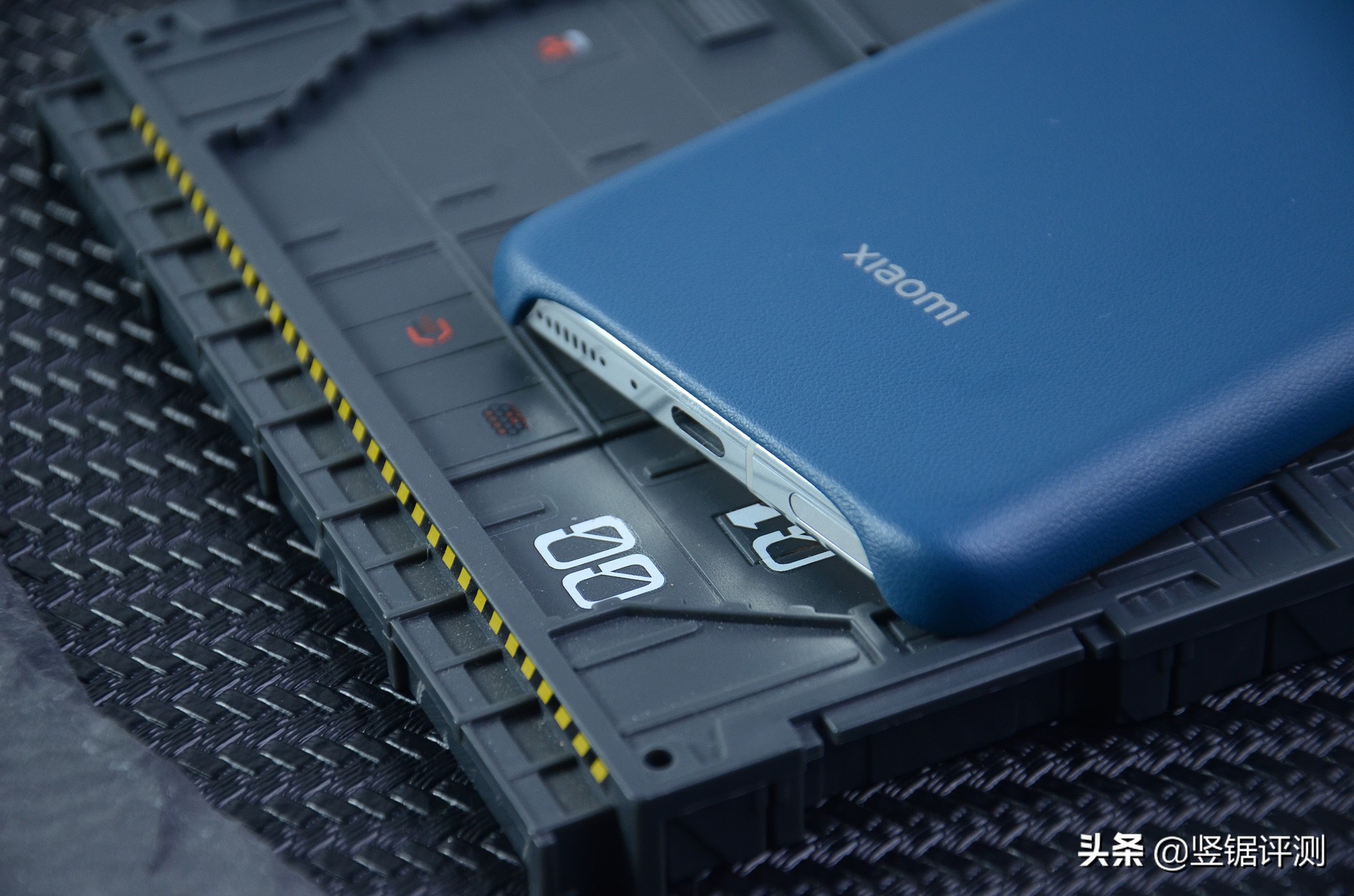 小米11Ultra专用“素皮保护壳”开箱:卖149元,贵么?