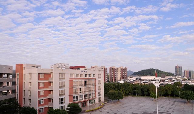 2018年高考广州前6所高中排名,广州培英高中部重本率