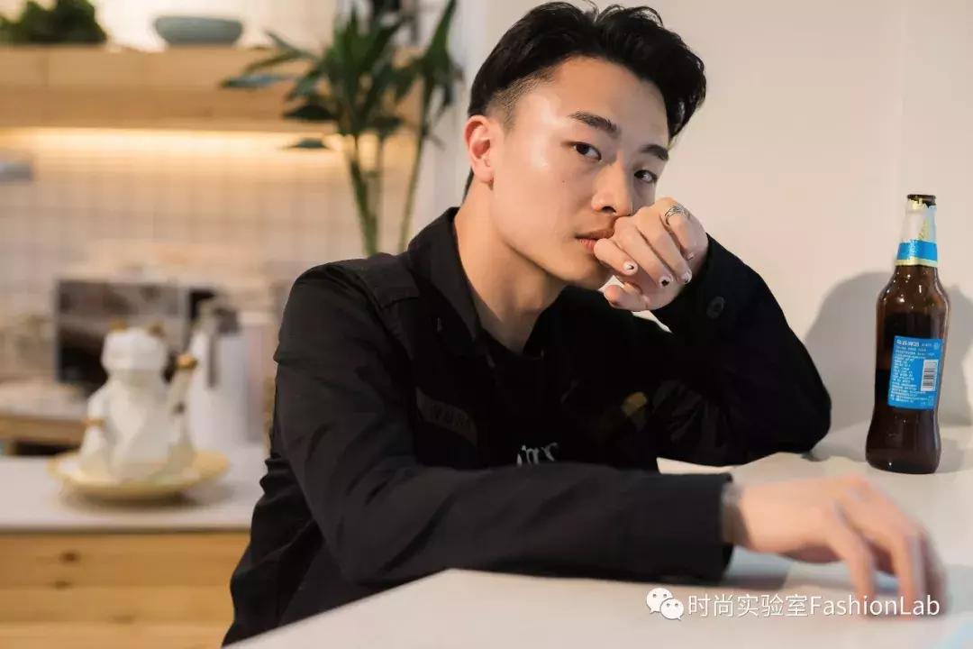 我应该给这些被骗来做美甲的男生道个歉