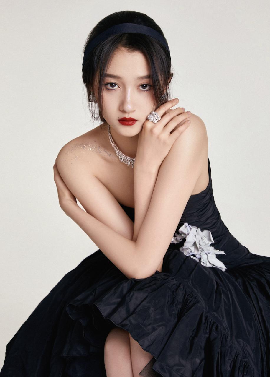 最新明星红毯珠宝,女明星红毯封神造型礼服