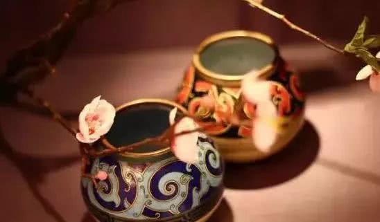 掐丝珐琅瓷器鉴别方法,掐丝珐琅彩瓷器辨别真假的方法