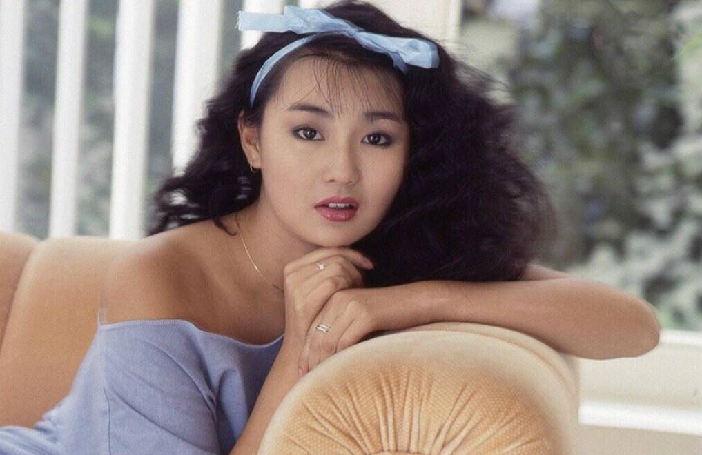 73岁影后萧芳芳:4段感情9种特长,周星驰李连杰都曾崇拜她