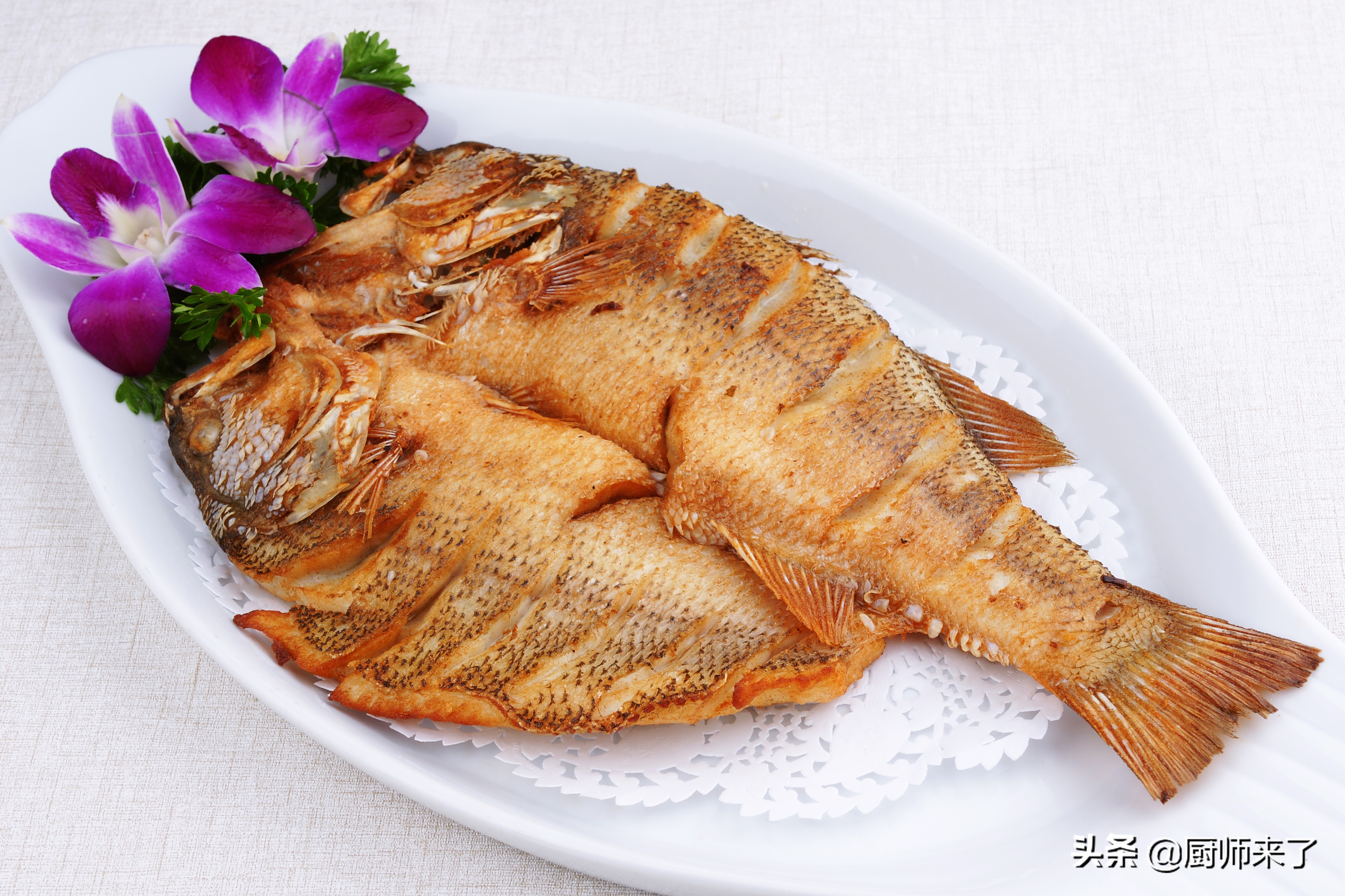 铁锅怎么煎鱼不粘锅?,煎鱼为什么裹鸡蛋液