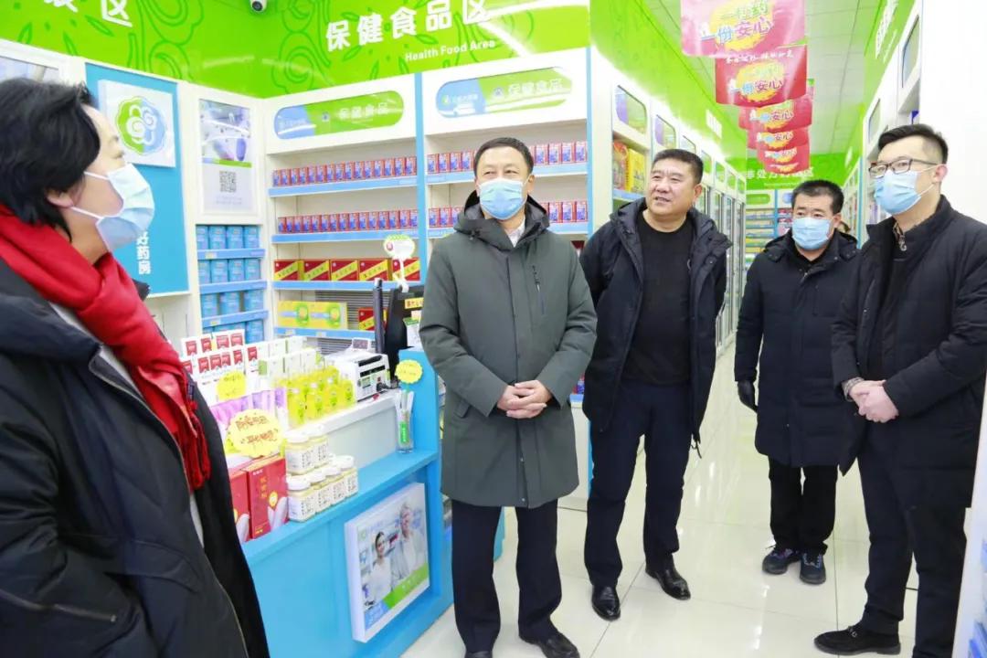 巴林左旗旗长孟和达来对春节前市场监管领域疫情防控和安全生产工作进行调研