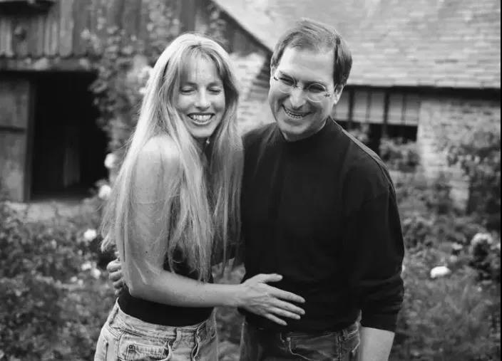 乔布斯养父母为何对乔布斯特别好,乔布斯对待他的亲生父母怎么样