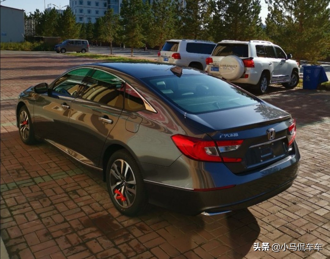 凯美瑞2.5燃油版和雅阁2.0混动指导价都是21.98万，该选谁