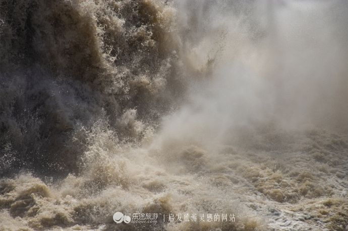 “盖河漩涡，如一壶然。”跃然纸上似惊鸿戏水