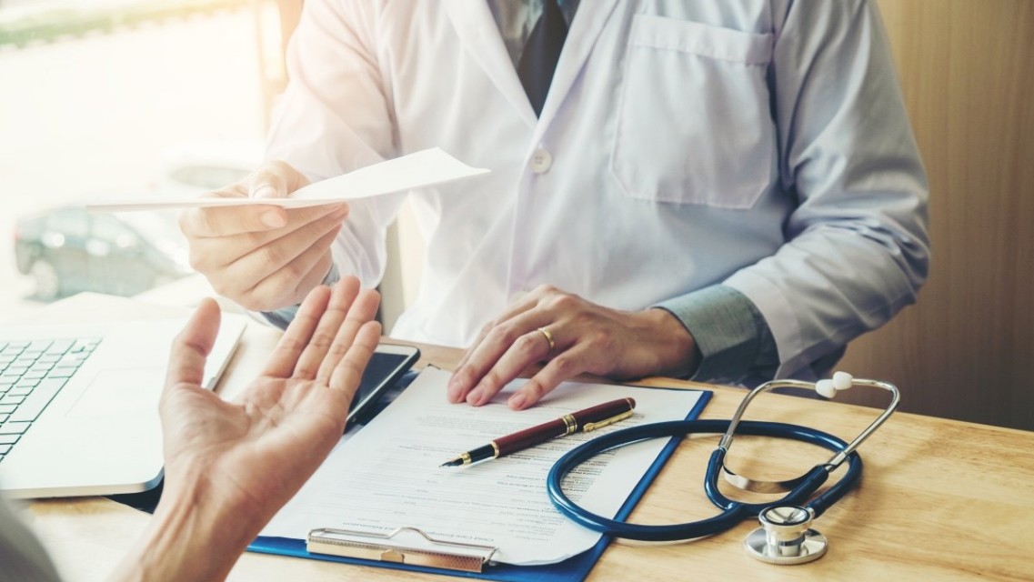 免疫治疗对癌症患者难受吗,免疫治疗效果很好还用做放疗吗