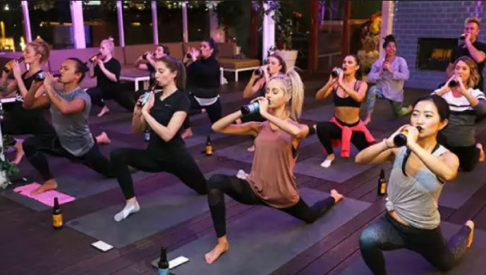 打架、裸奔在英国看场球赛，我的三观崩塌了：说好的绅士风度呢？