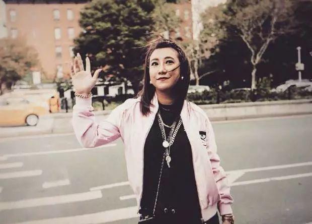 曾被周星驰雪藏，如今开保时捷住上海市中心，38岁范湉湉励志人生