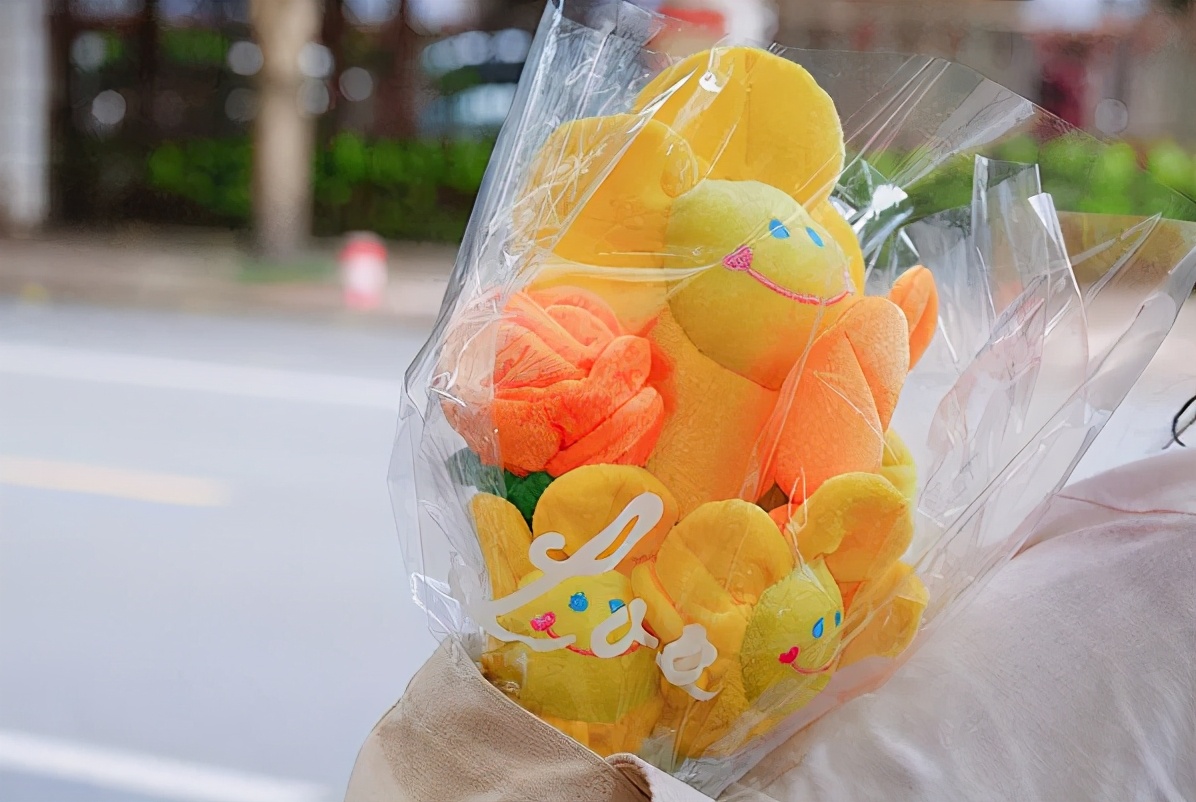 毕业送的礼物最好有纪念价值,毕业礼物送什么寓意好