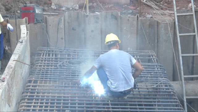 工地年轻人不愿干,年轻员工不肯吃苦