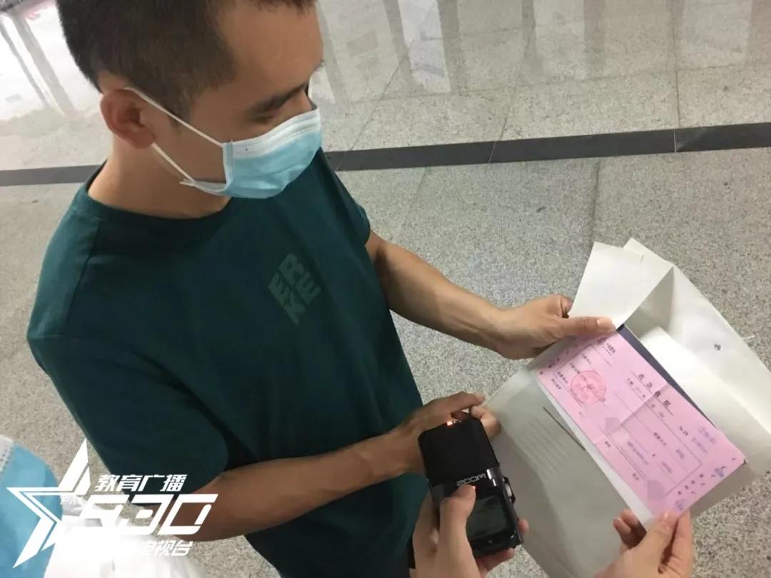 开发商收了定金让退款叫客户过去,开发商收预约金不退钱怎么办