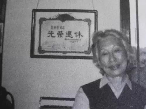 穿旗袍捉奸,86岁依然优雅,死后捐遗体,她才是中国最后一位贵族
