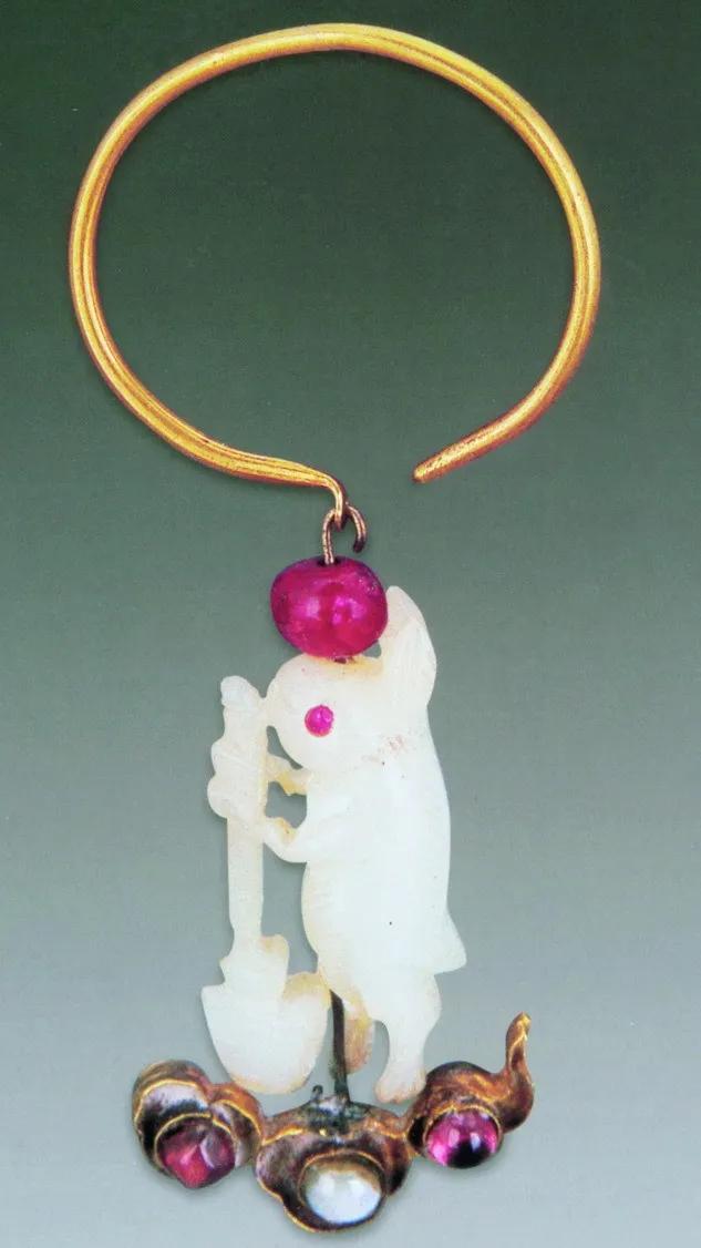 她是真有钱,也是真寂寞