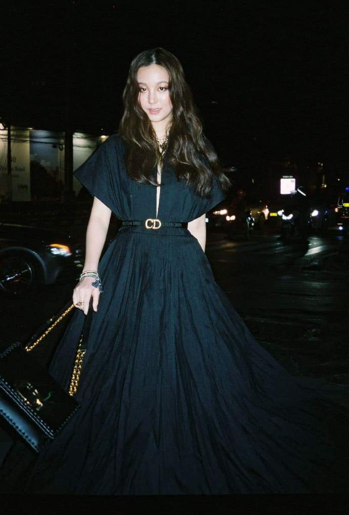 泰国中泰混血女明星图片,泰国一女子撞脸迪丽热巴