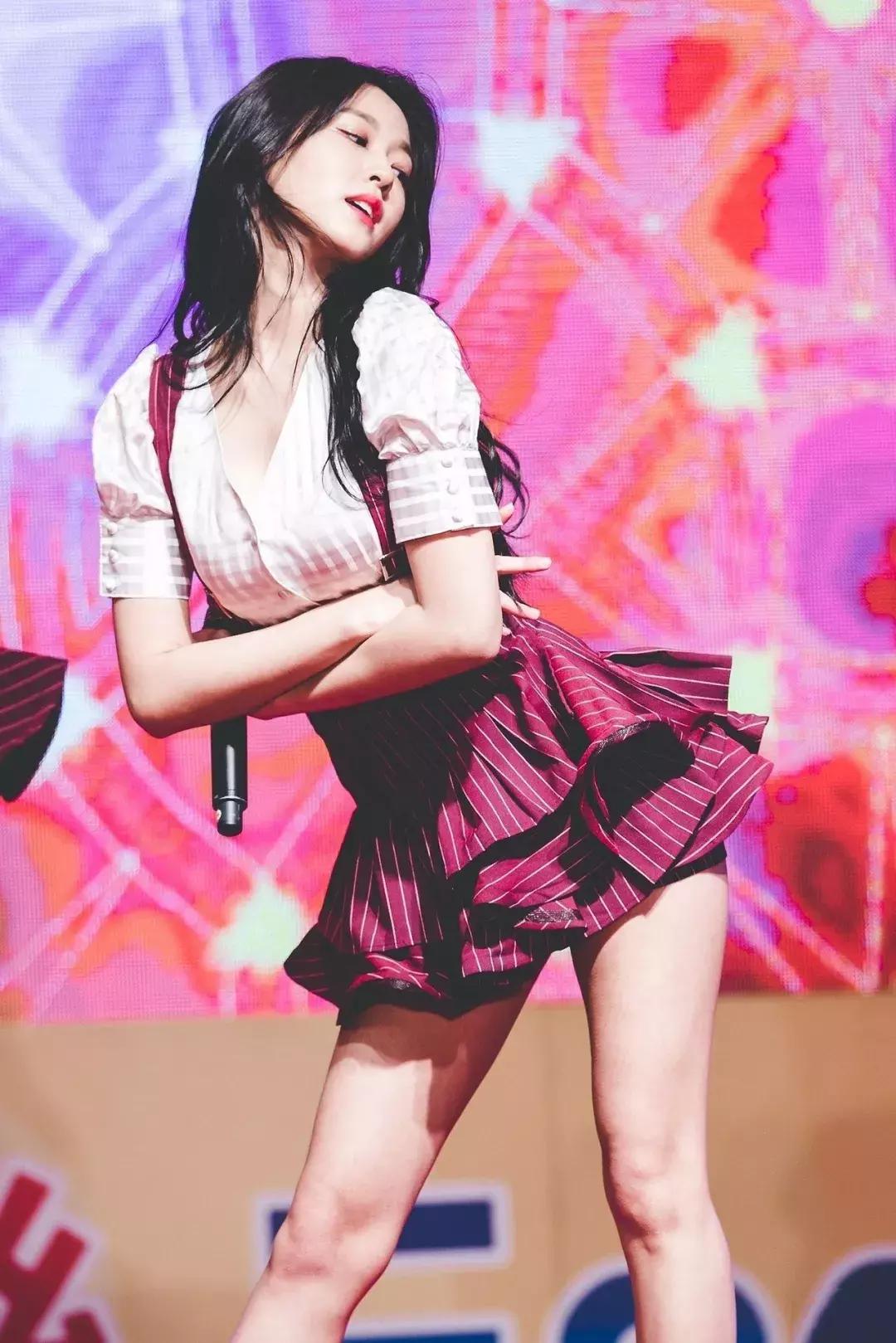 她被称为“女团性感标杆”，你评评理