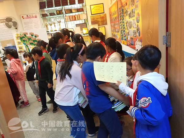图书专线前往阿克苏胜蓝实验小学师生的这一行动温暖了整个冬天