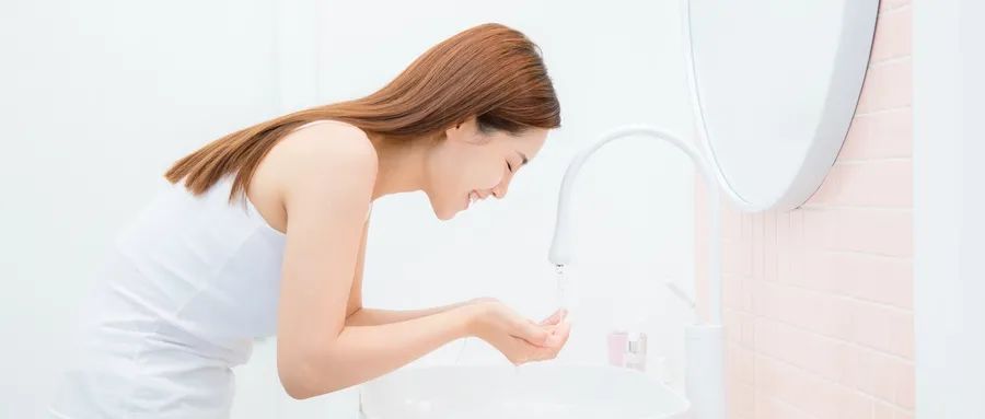 爱挤痘痘和黑头是什么病,为什么有些人喜欢挤黑头