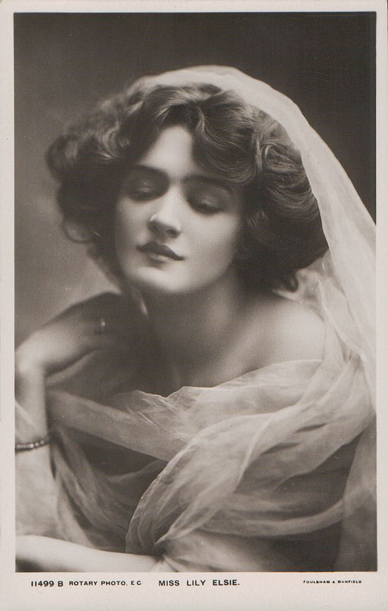 英国名伶莉莉·埃尔茜与爱德华时代服饰嬗变