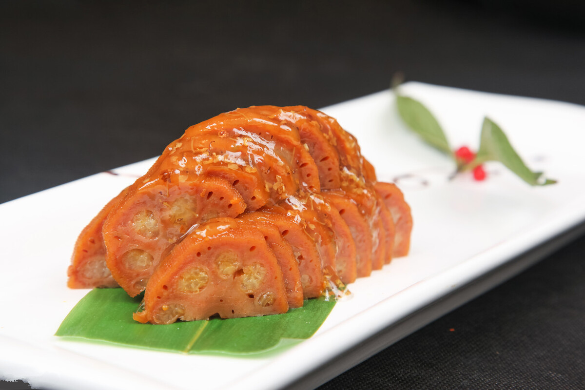 七孔莲藕和九孔莲藕哪种适合煨汤 (莲藕分七孔和九孔各自特点是什么)