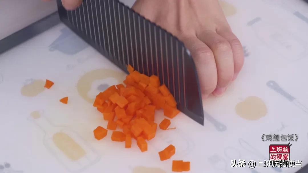 自己在家做鸡翅包饭,街头鸡翅包饭正宗做法视频