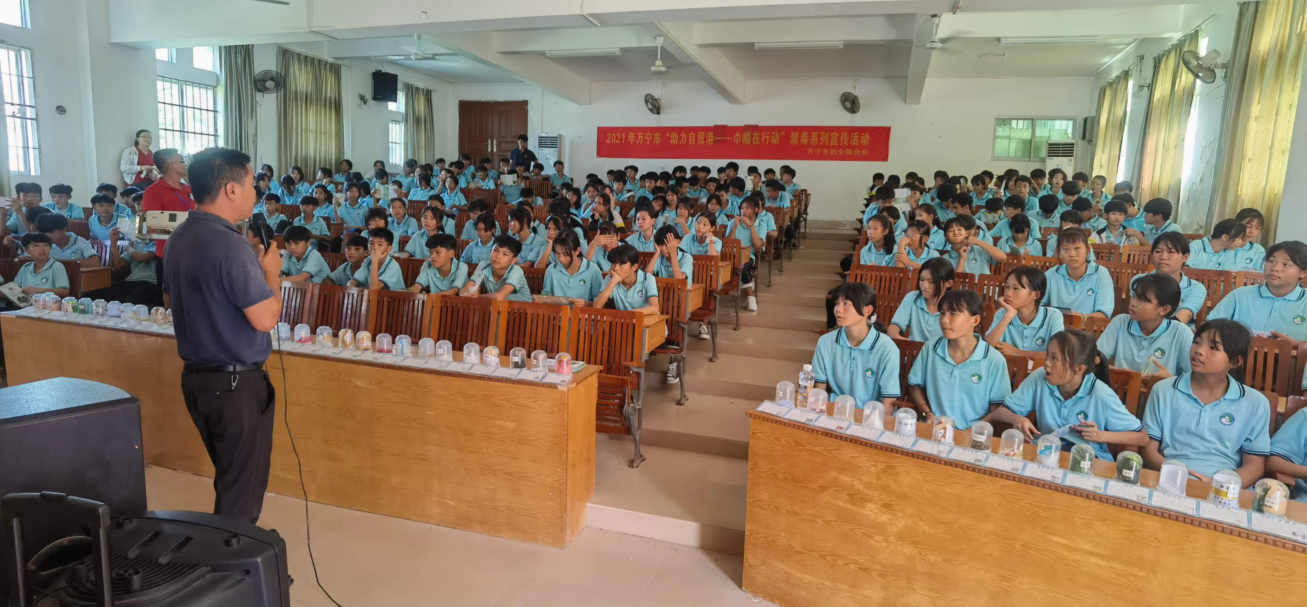 禁毒宣传进校园护航童年助成长,禁毒校园行活动简讯