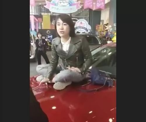 坚守老二哲学？狂飙中的宝马就像奔驰头顶一道阴影