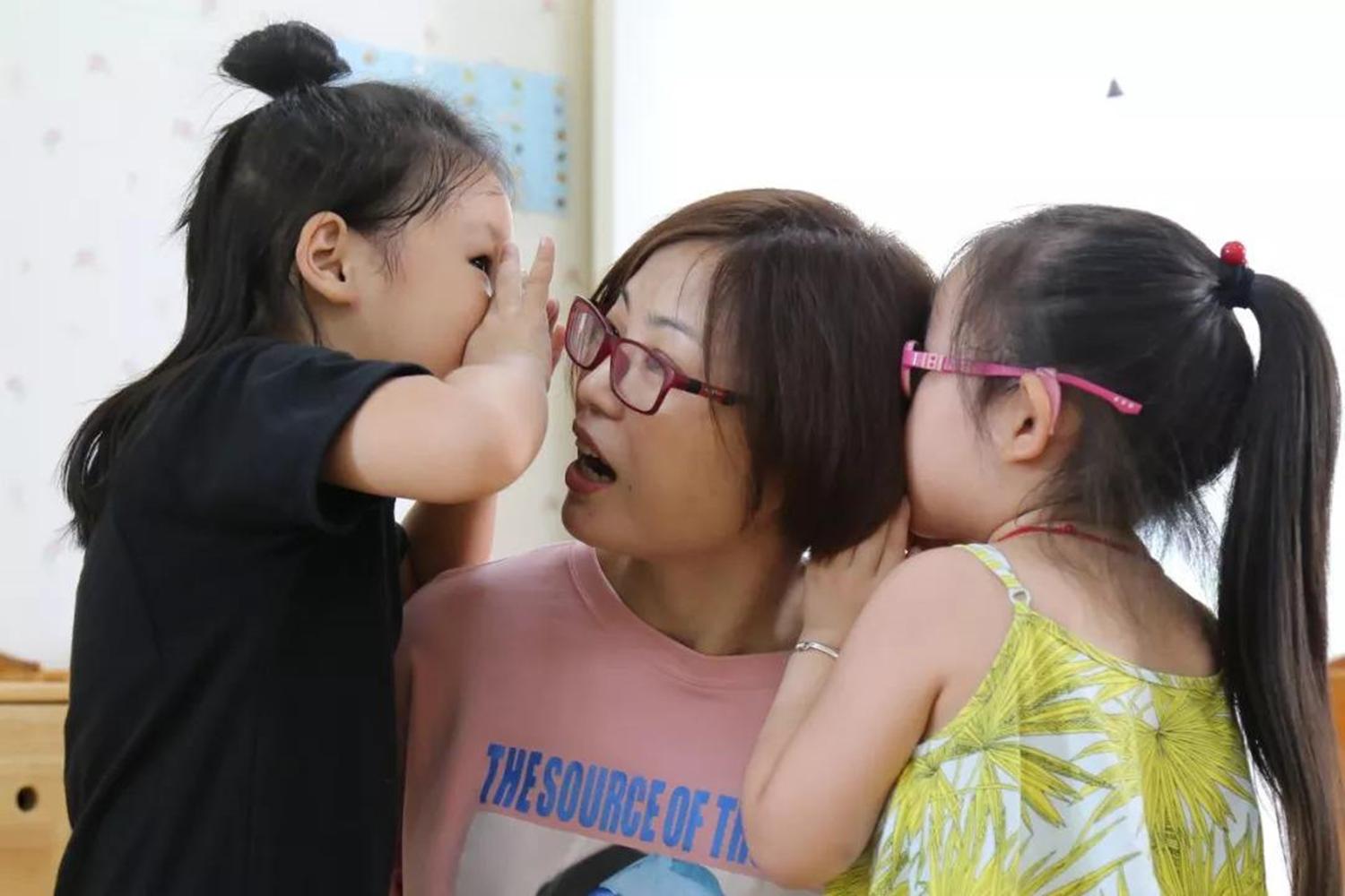 孩子喜欢说反话是什么敏感期,孩子喜欢讲小话怎么办