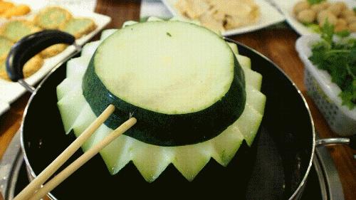 冬瓜盅火锅什么时候吃比较合适,吃冬瓜盅火锅怎么样才能让它吸住