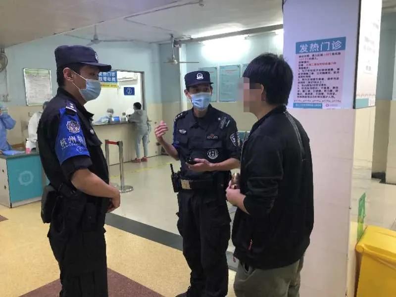 教育整顿民警及时救助晕倒路人,教育整顿民警暖心救助