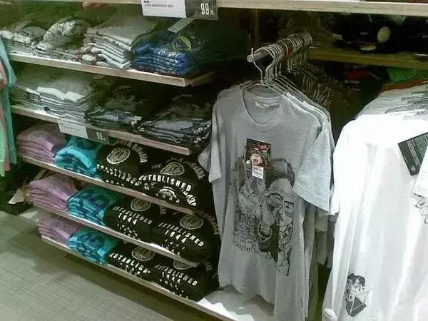 联名优衣库疯抢,优衣库疯抢体恤视频