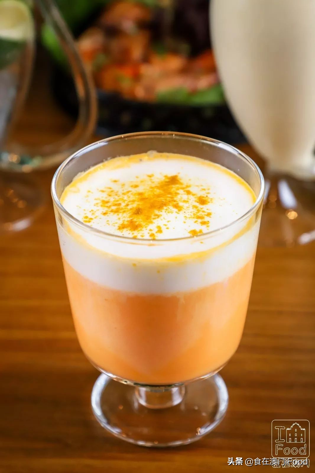 澳门探店｜新马路有一家人气斜坡西餐厅！菠萝BB猪必吃