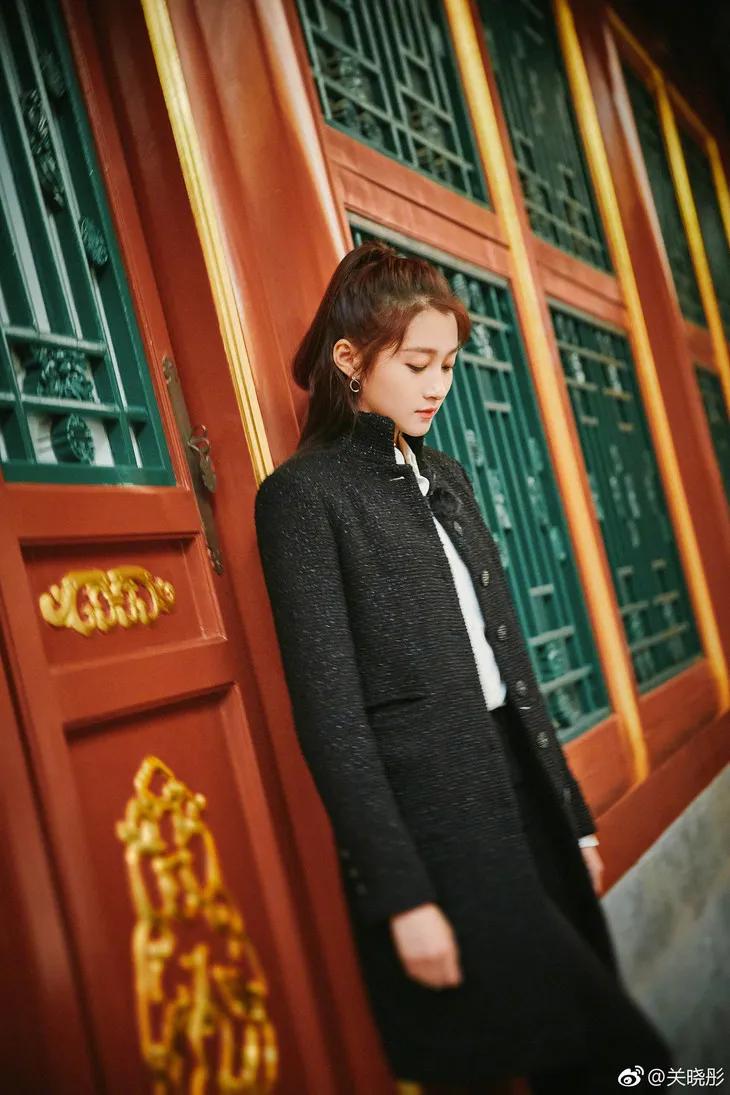 关晓彤同款only紫色小熊羽绒服,only关晓彤同款针织连衣裙