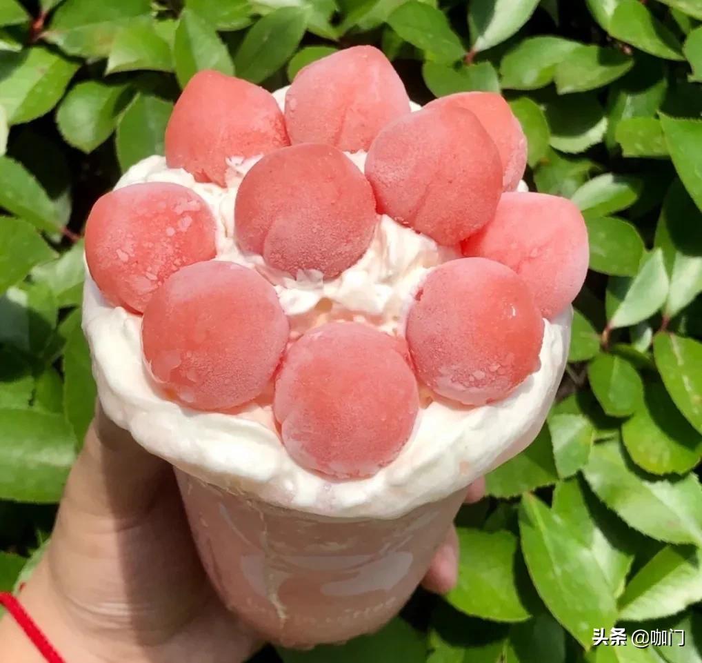 茶饮排队,茶饮店排队人多