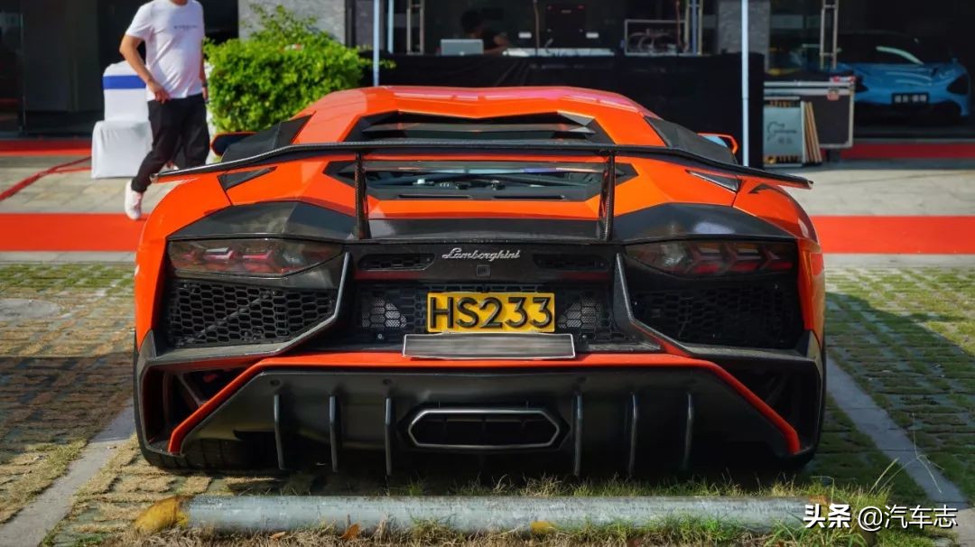 价值一亿的法拉利拉法,价值1亿元钱的白色法拉利拉法